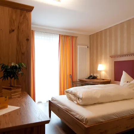 & Loewen Hotel